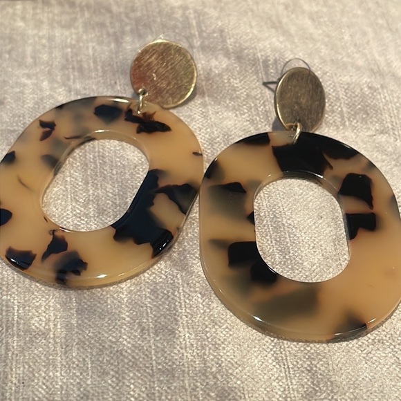 Oval Tortoise Shell Open Hoop Earrings - Picture 3 of 6